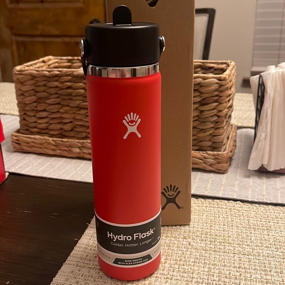 Hydro flask wide mouth with flex straw cap 24 oz in goji berry red